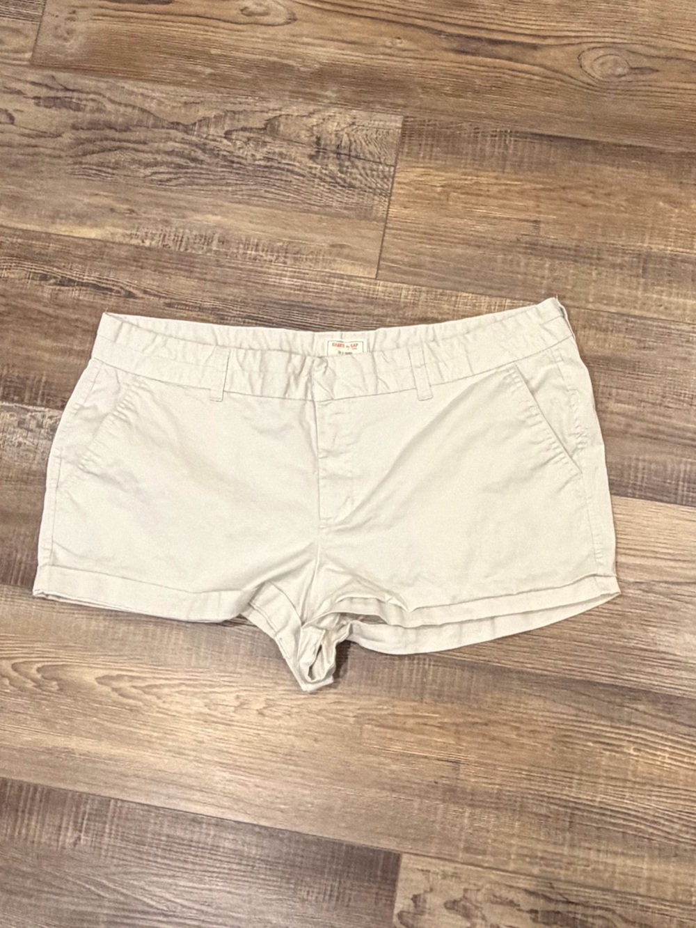 GAP Women's Light Cream Chino‎ Stretch Mini Shorts